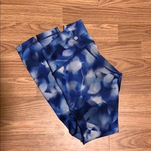 White/blue lululemon leggings
